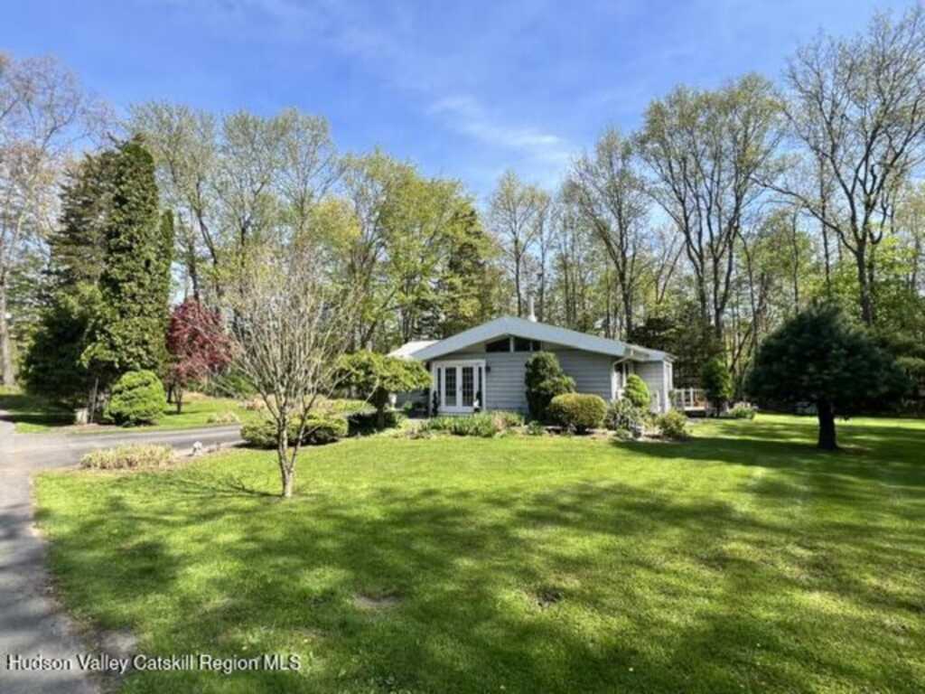 7 Maryland Court, Stone Ridge, NY 12484 - Photo 4 of 20