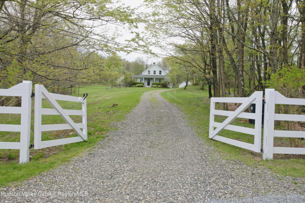 292 Mountain View Road, Rhinebeck, NY 12572 - Photo 2 of 29