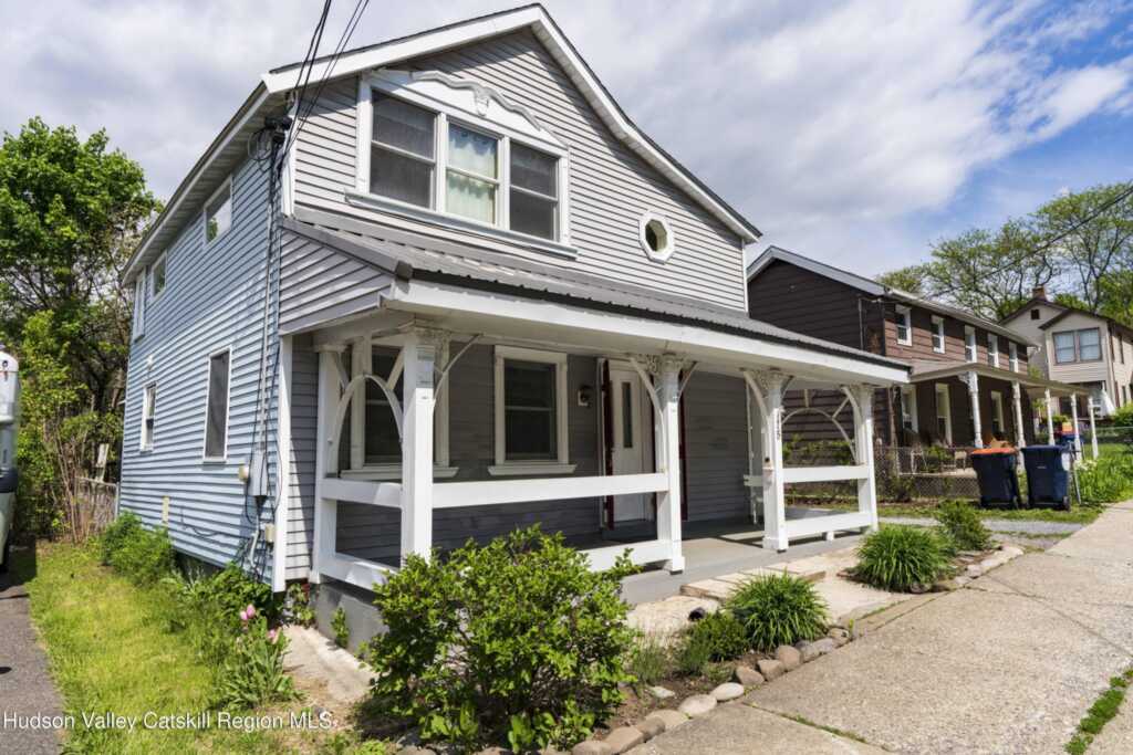 15 Charles Street, Rhinebeck, NY 12572