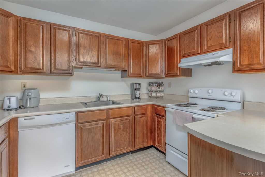 110 Cottontail Lane, Saugerties, NY 12498 - Photo 26 of 35