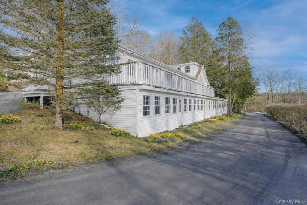9 Solway Road, Saugerties, NY 12477 - Photo 2 of 44