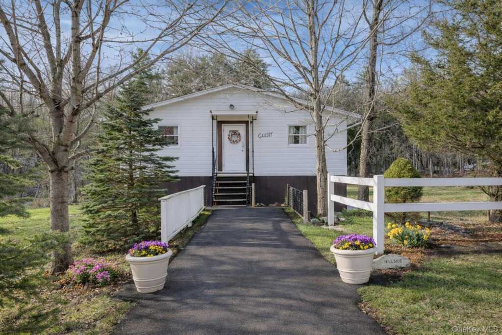 9 Solway Road, Saugerties, NY 12477 - Photo 3 of 44
