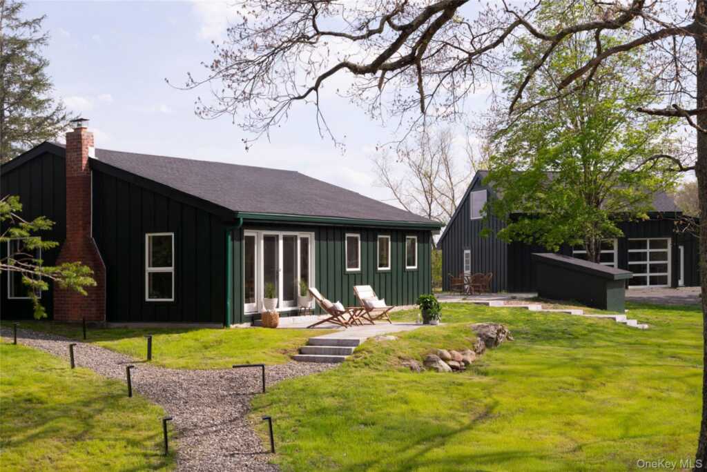45 Charles Hommel Road, Saugerties, NY 12477