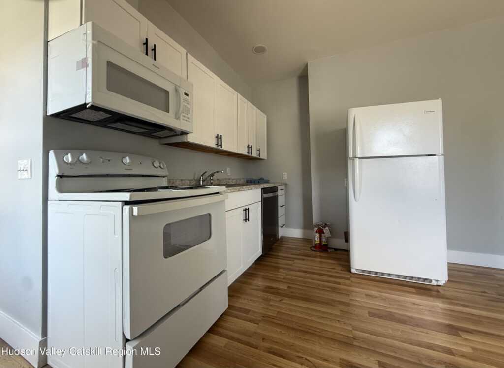 14 Livingston St, Unit #2, Saugerties, NY 12477 - Photo 5 of 8