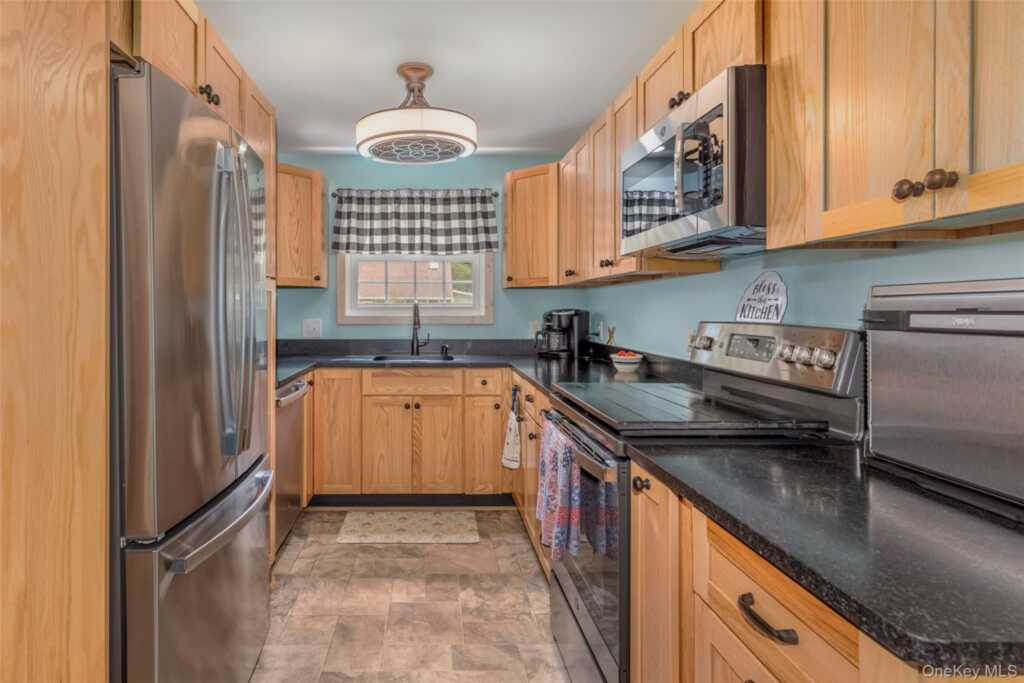 110 Cottontail Lane, Saugerties, NY 12498 - Photo 8 of 34