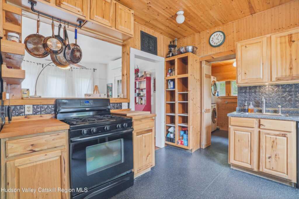 14 Jay Street, Phoenicia, NY 12464 - Photo 10 of 39