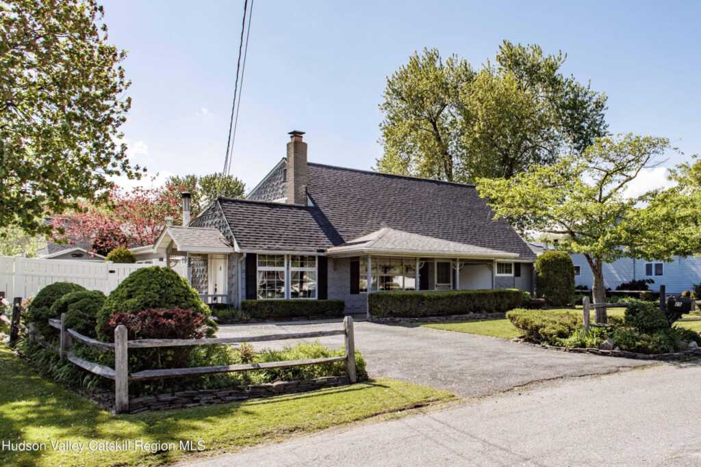 25 Meadowbrook Drive, Kingston, NY 12401