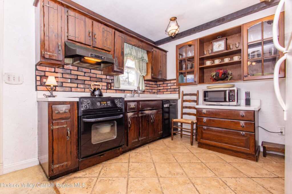 25 Meadowbrook Drive, Kingston, NY 12401 - Photo 14 of 40