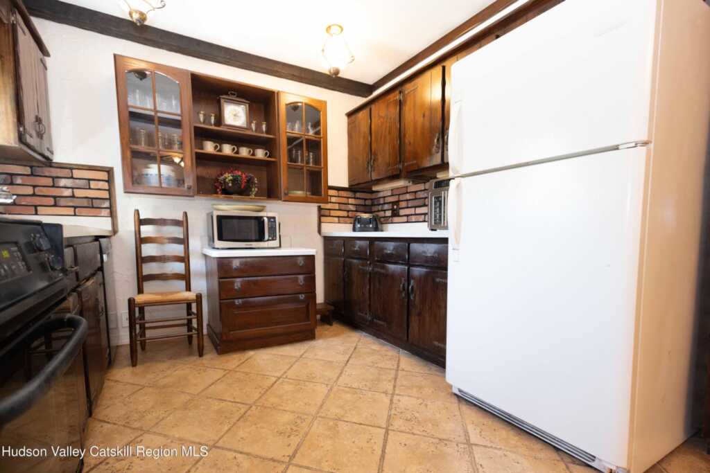 25 Meadowbrook Drive, Kingston, NY 12401 - Photo 15 of 40