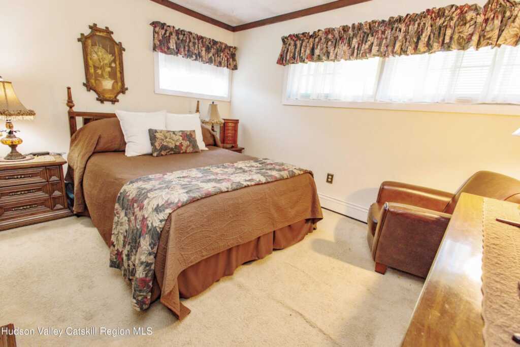 25 Meadowbrook Drive, Kingston, NY 12401 - Photo 22 of 40