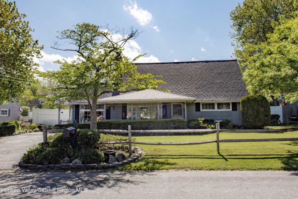 25 Meadowbrook Drive, Kingston, NY 12401 - Photo 3 of 40