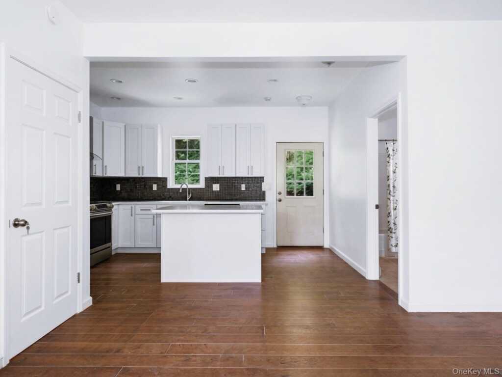 61 Hudson Street, Kingston, NY 12401 - Photo 11 of 37