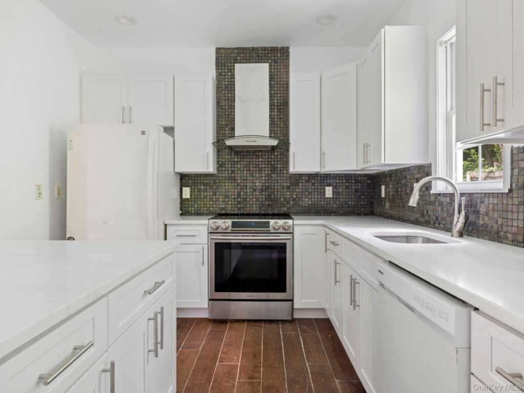 61 Hudson Street, Kingston, NY 12401 - Photo 12 of 37