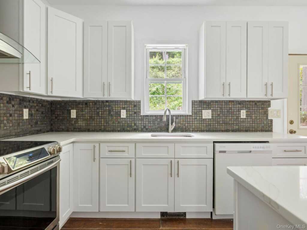 61 Hudson Street, Kingston, NY 12401 - Photo 13 of 37