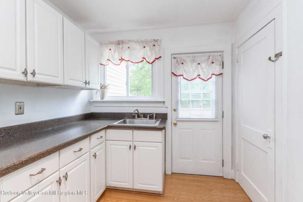 36 Hayes Street, Kingston, NY 12401 - Photo 15 of 31