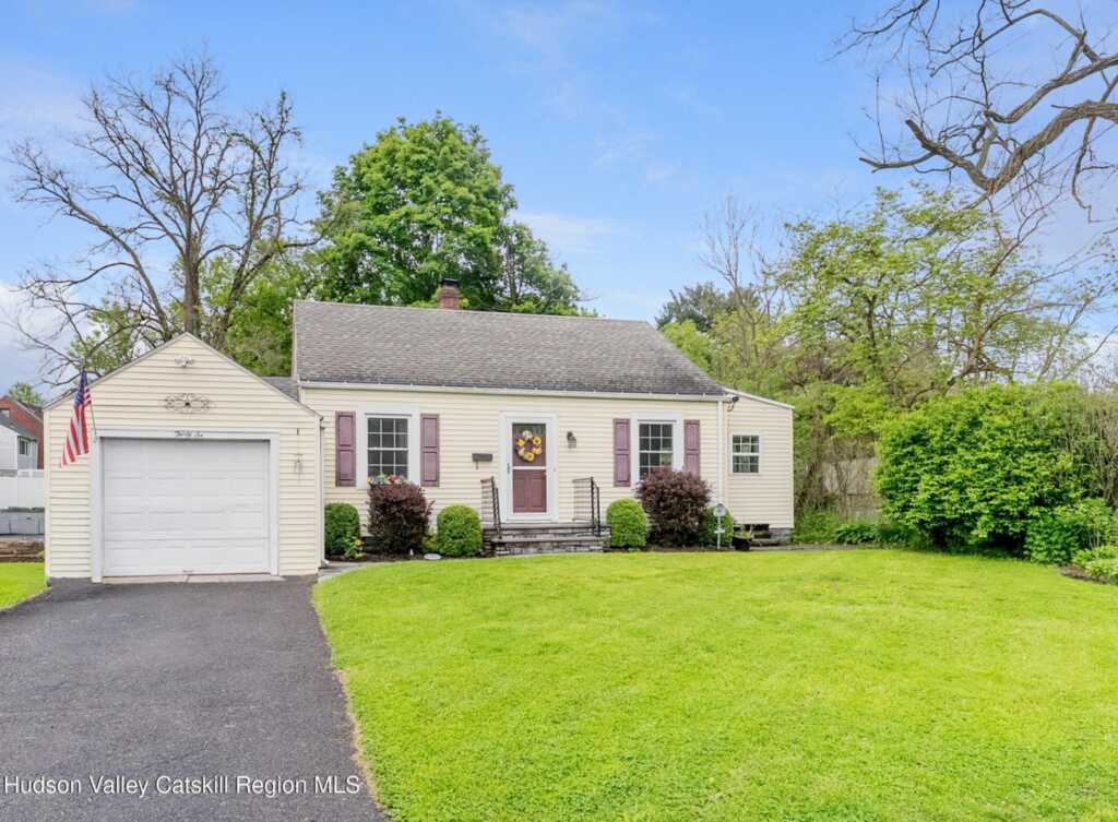 36 Hayes Street, Kingston, NY 12401 - Photo 2 of 31