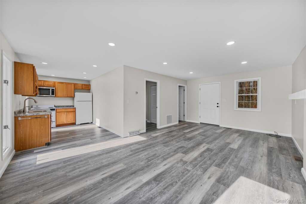 1-18 Willow Way, Unit #7, Rhinebeck, NY 12572 - Photo 14 of 19