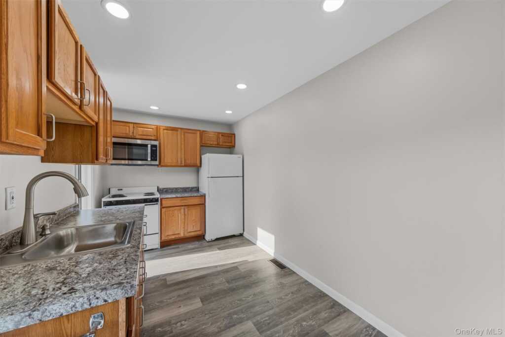 1-18 Willow Way, Unit #7, Rhinebeck, NY 12572 - Photo 16 of 19