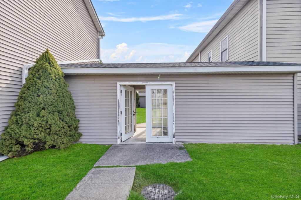 1-18 Willow Way, Unit #7, Rhinebeck, NY 12572 - Photo 3 of 19