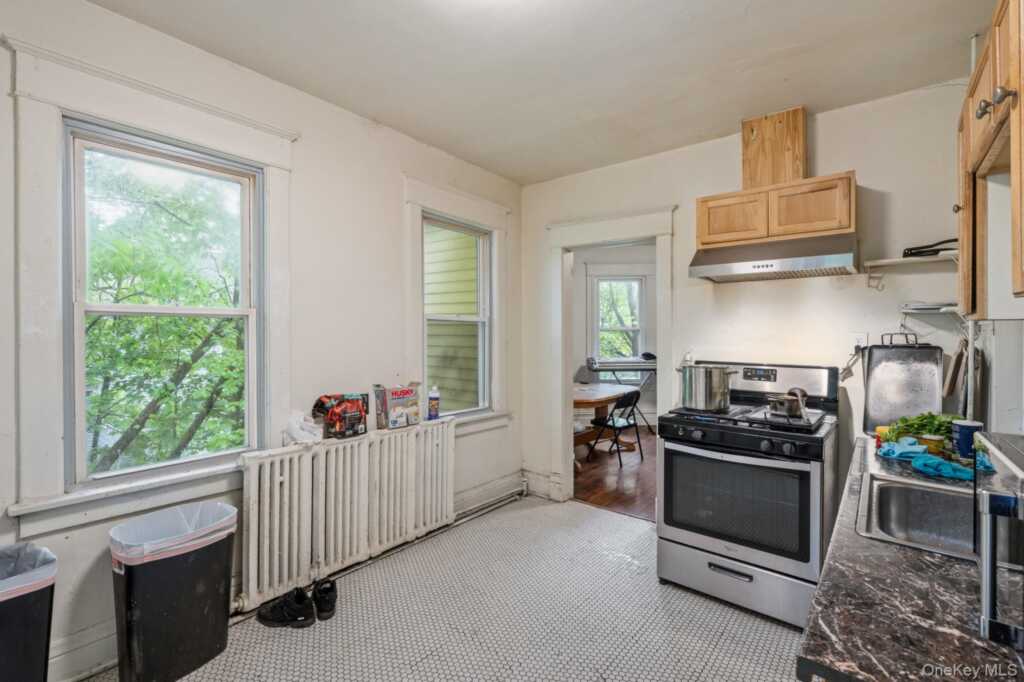 212 Ten Broeck Avenue, Kingston, NY 12401 - Photo 13 of 34
