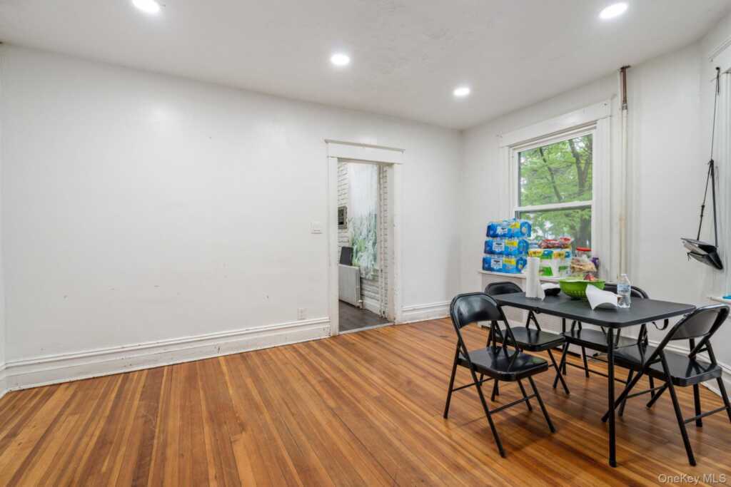 212 Ten Broeck Avenue, Kingston, NY 12401 - Photo 4 of 34
