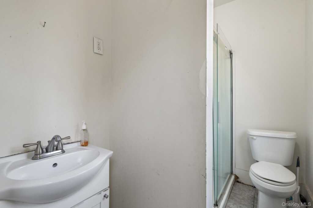 212 Ten Broeck Avenue, Kingston, NY 12401 - Photo 8 of 34