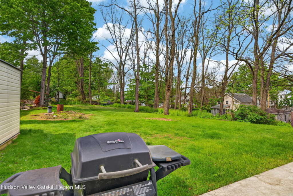 408 Fairview Avenue, Hurley, NY 12443 - Photo 4 of 23