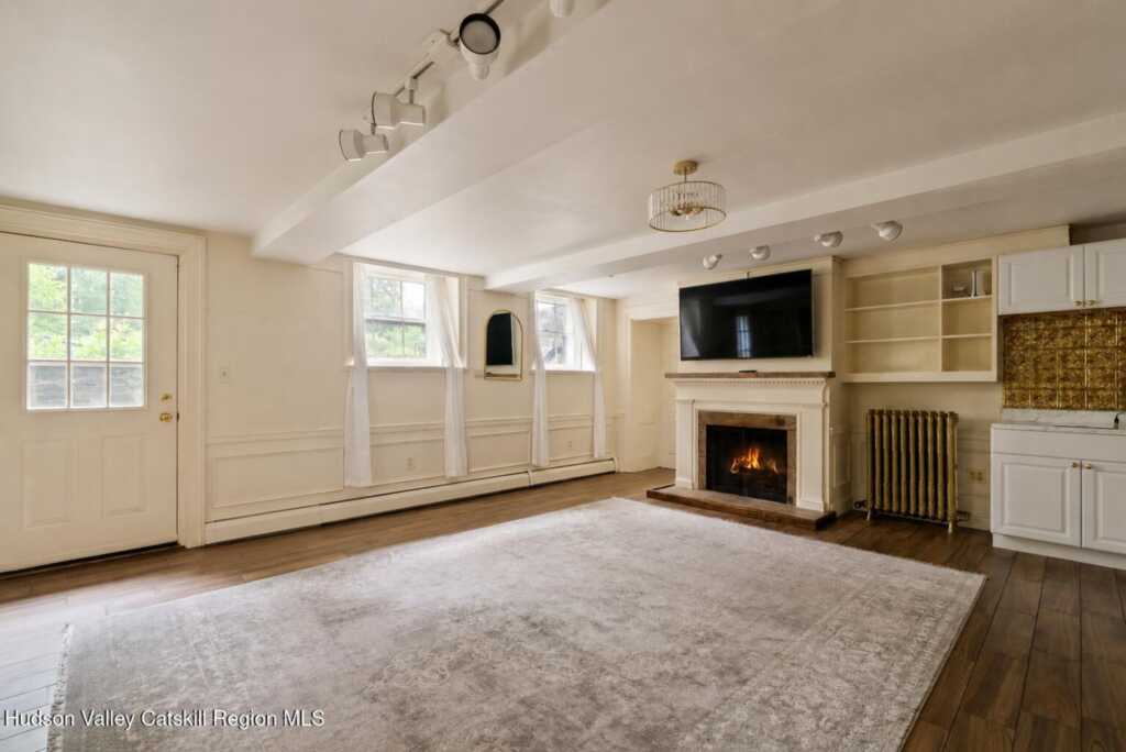 322 Albany Avenue, Kingston, NY 12401 - Photo 25 of 39