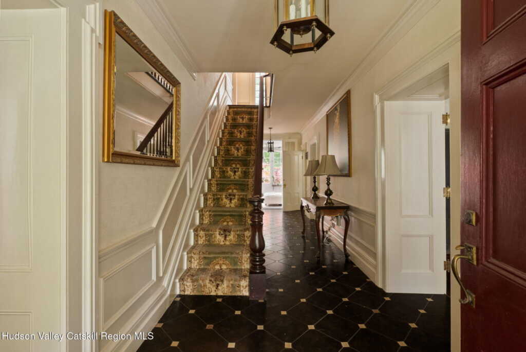 322 Albany Avenue, Kingston, NY 12401 - Photo 4 of 39