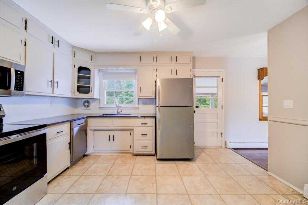 2 Blue Hills Court, Saugerties, NY 12477 - Photo 11 of 38