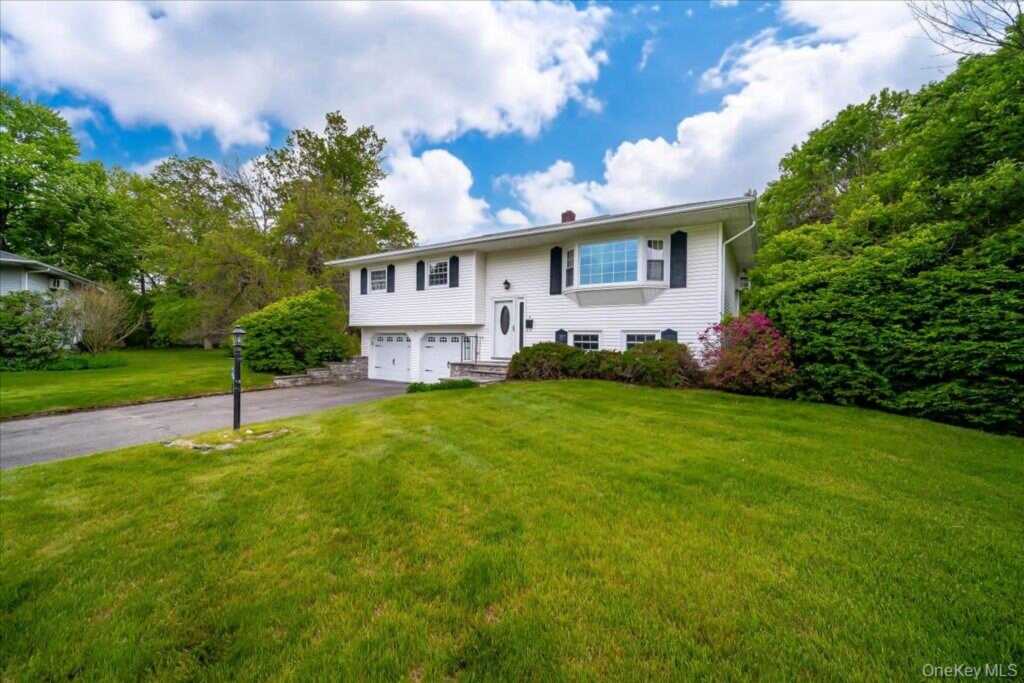 2 Blue Hills Court, Saugerties, NY 12477 - Photo 2 of 38