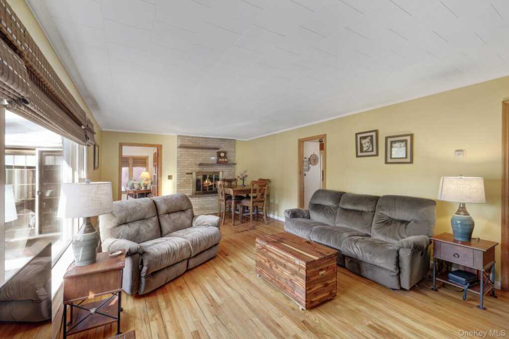 36 Finger Street, Saugerties, NY 12477 - Photo 4 of 22
