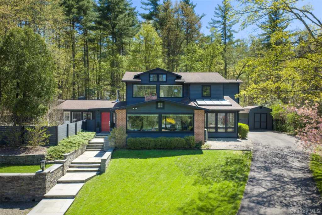 15-17 Broadview Road, Woodstock, NY 12498