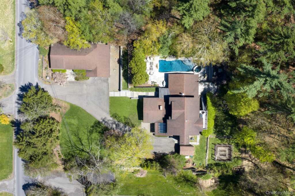 15-17 Broadview Road, Woodstock, NY 12498 - Photo 2 of 49