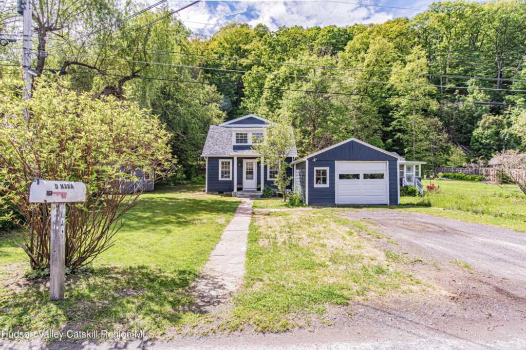 148 Esopus Creek Road, Saugerties, NY 12477 - Photo 2 of 40