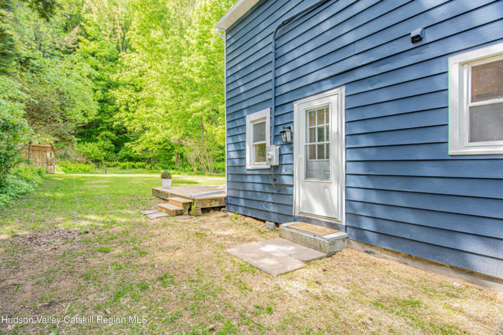 148 Esopus Creek Road, Saugerties, NY 12477 - Photo 6 of 40