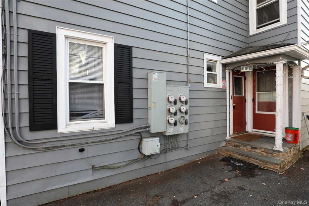 343 Washington Avenue, Kingston, NY 12401 - Photo 4 of 33