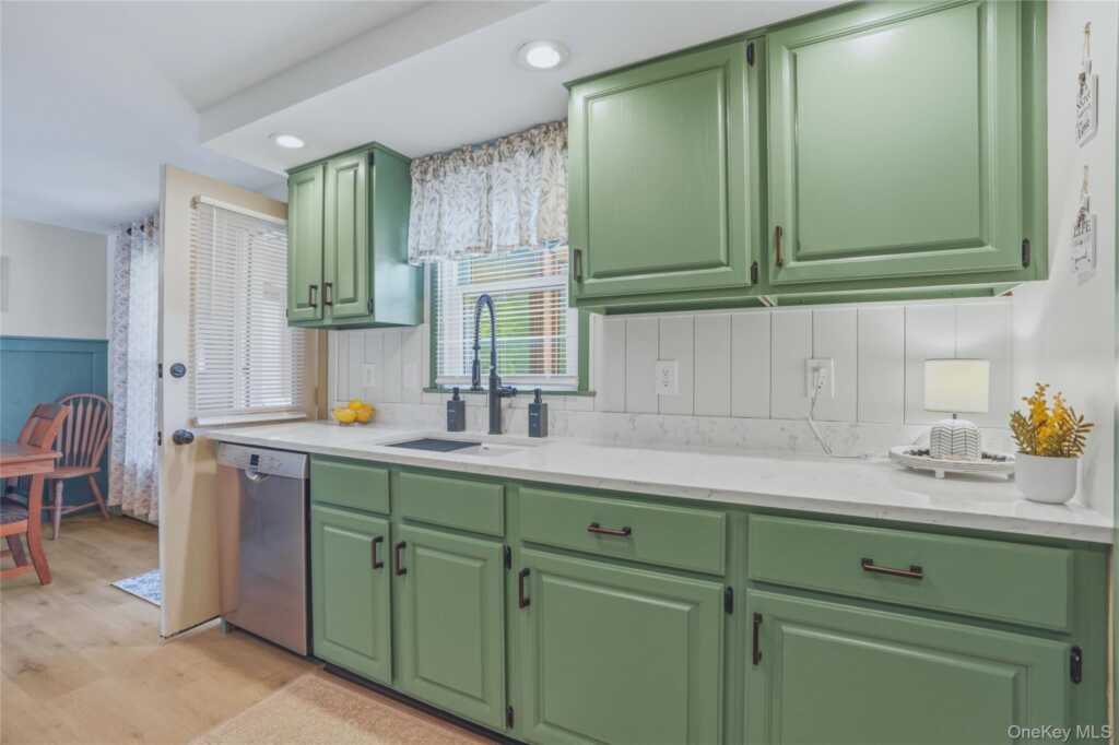 113 W Chestnut Street, Kingston, NY 12401 - Photo 10 of 26