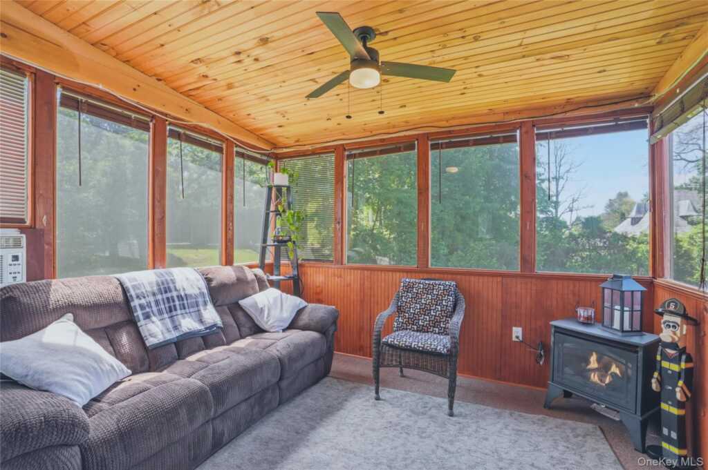 113 W Chestnut Street, Kingston, NY 12401 - Photo 12 of 26