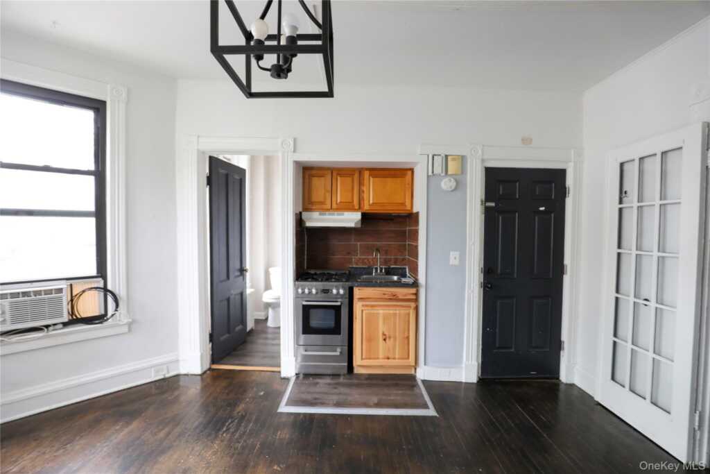 141 Saint James Street, Unit #4b, Kingston, NY 12401 - Photo 5 of 9
