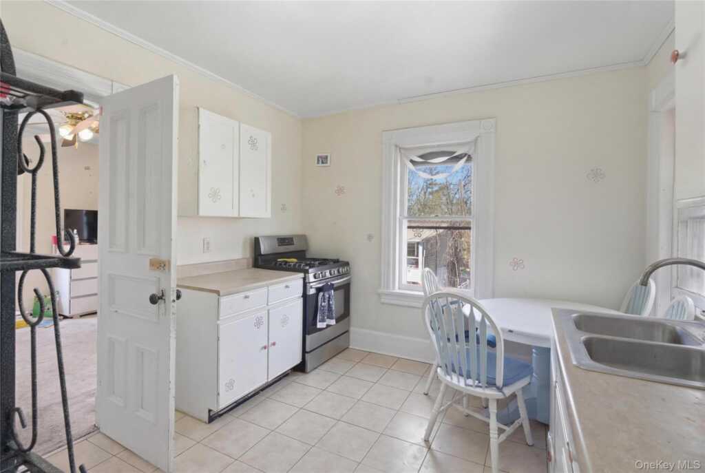 39 N Chestnut Street, New Paltz, NY 12561 - Photo 17 of 38