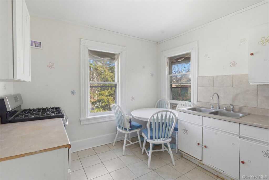39 N Chestnut Street, New Paltz, NY 12561 - Photo 18 of 38