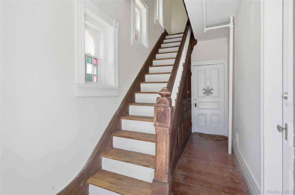 39 N Chestnut Street, New Paltz, NY 12561 - Photo 5 of 38