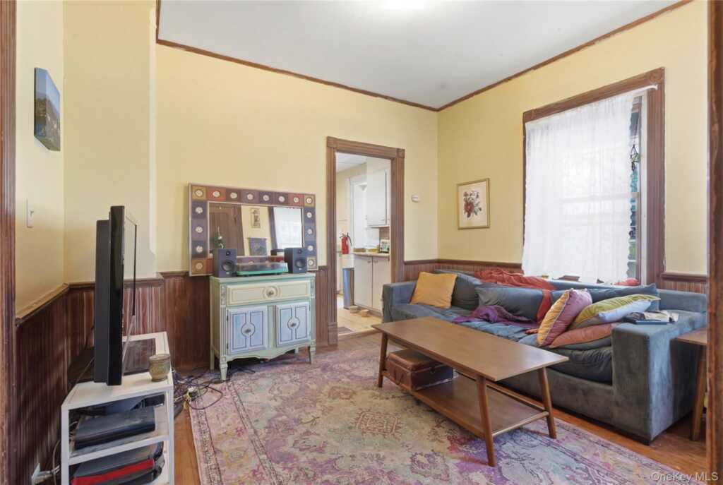 39 N Chestnut Street, New Paltz, NY 12561 - Photo 8 of 38
