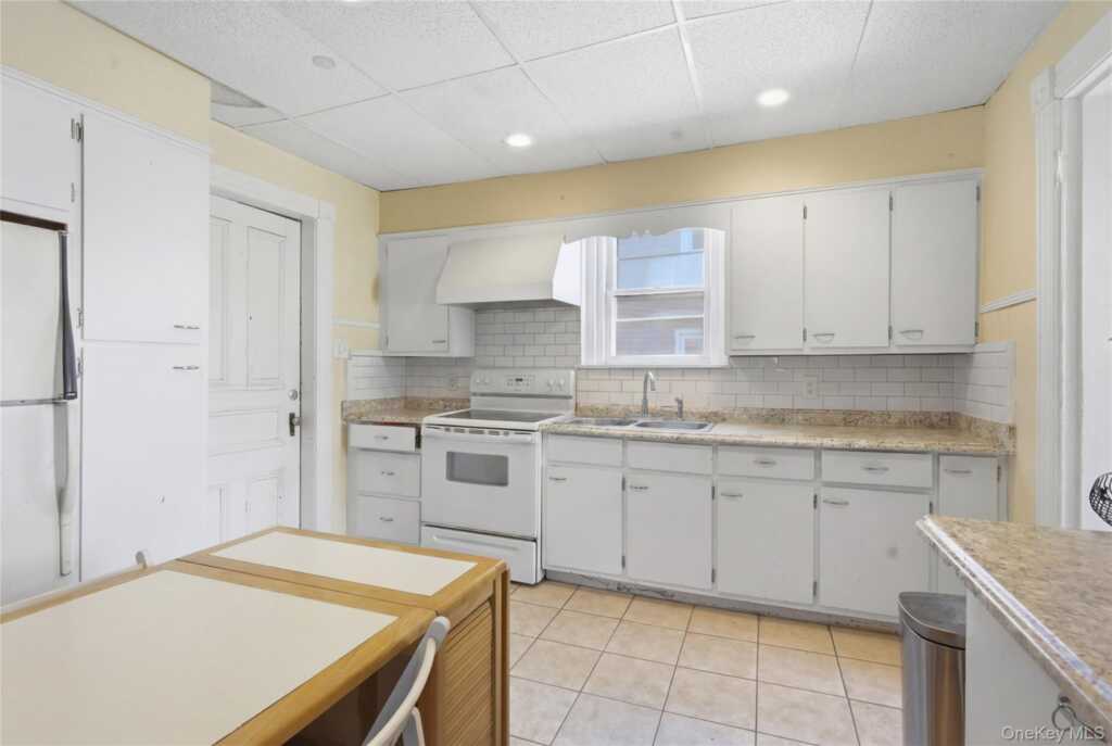 39 N Chestnut Street, New Paltz, NY 12561 - Photo 9 of 38
