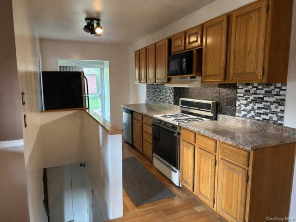 161 4th Avenue, Kingston, NY 12401 - Photo 8 of 20