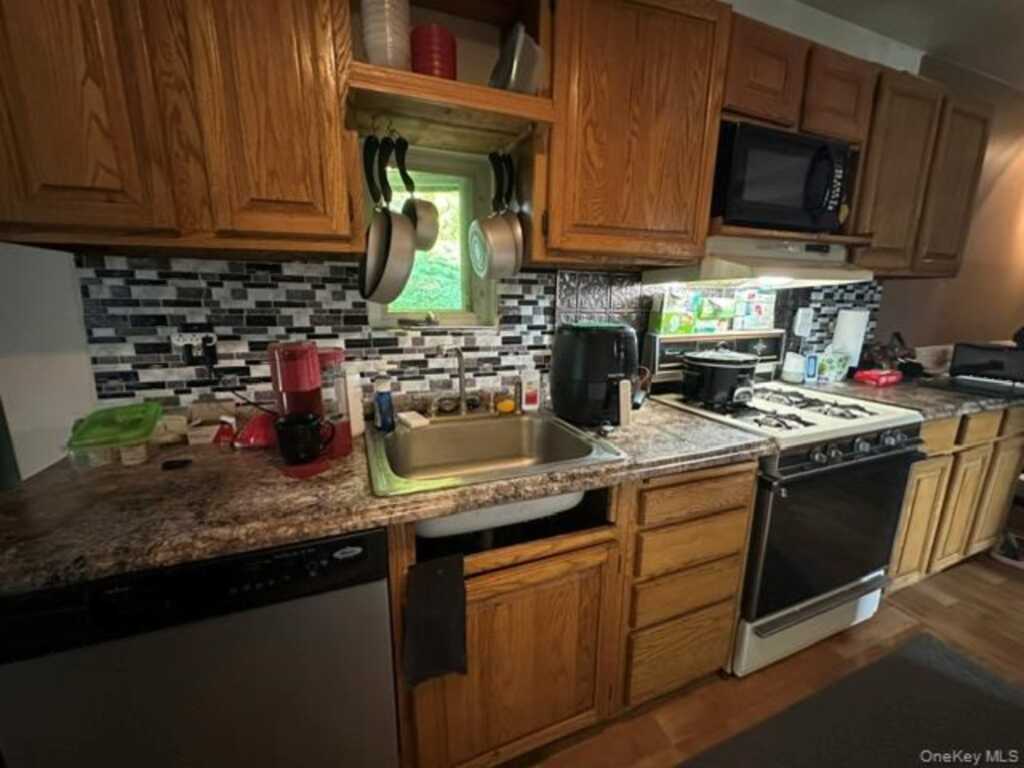 161 4th Avenue, Kingston, NY 12401 - Photo 9 of 20