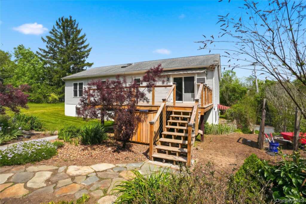902 Albany Post Road, New Paltz, NY 12561 - Photo 2 of 48