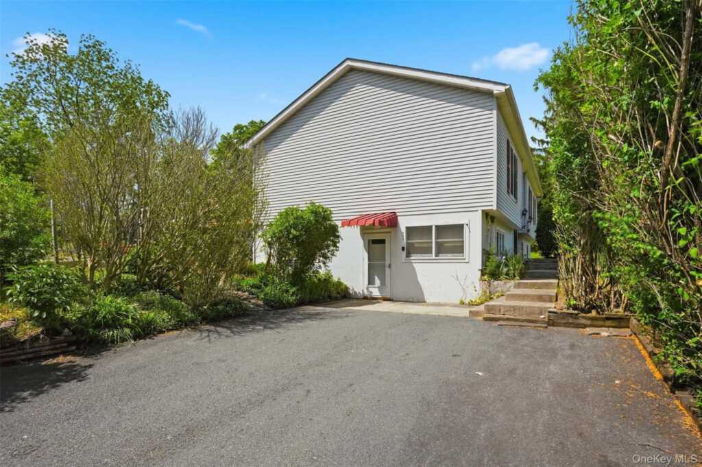 902 Albany Post Road, New Paltz, NY 12561 - Photo 4 of 48