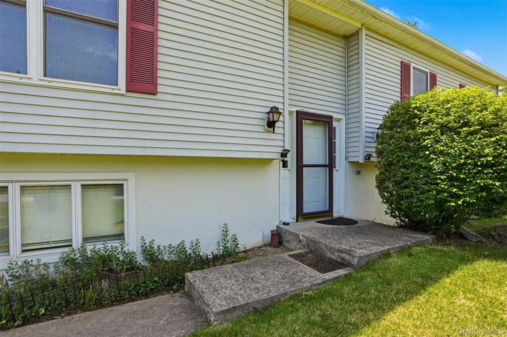 902 Albany Post Road, New Paltz, NY 12561 - Photo 5 of 48